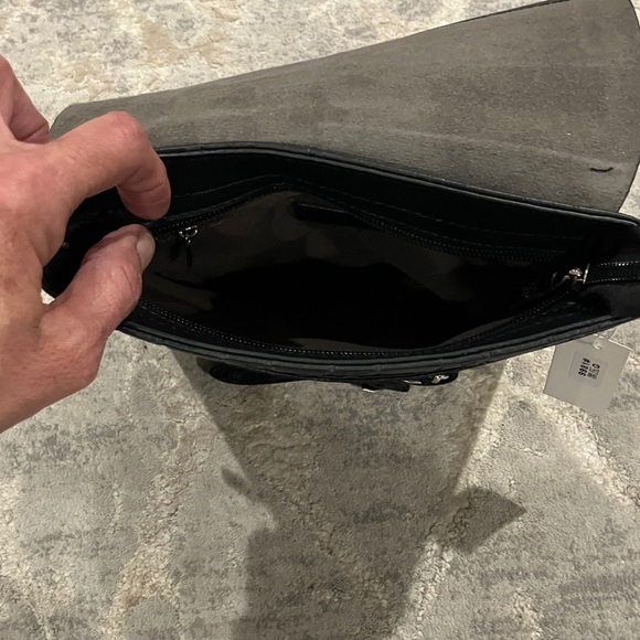 Gucci Black Leather Messenger Bag with Red and Green Stripe - Picture 3 of 4